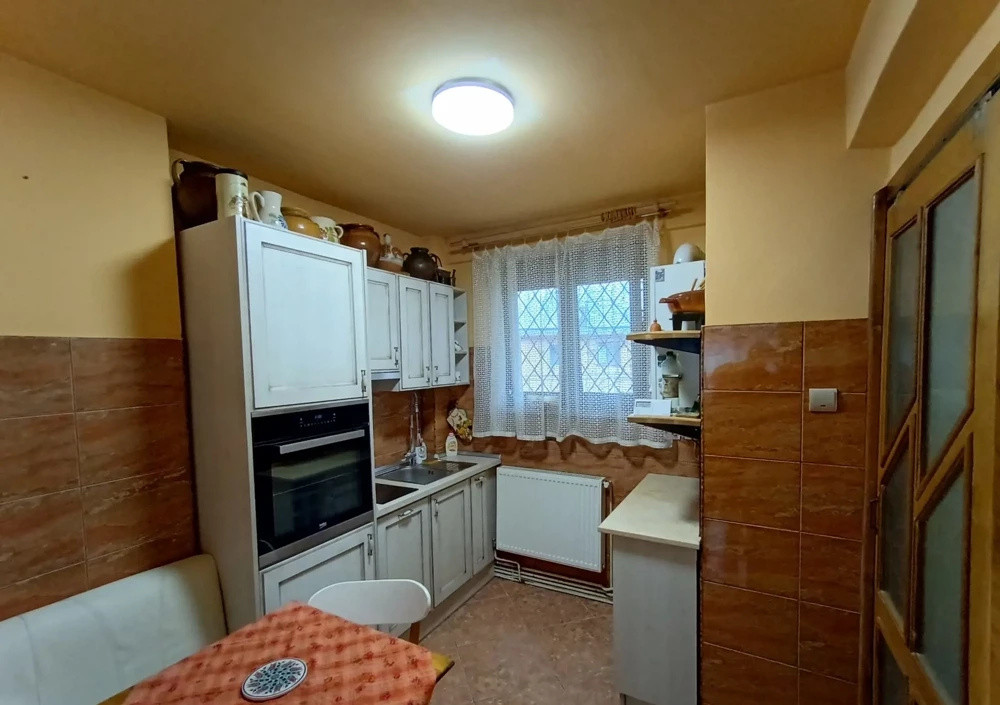 2 camere ,decomandat, 48 mp,  terasa, Semicentral , Str Horea