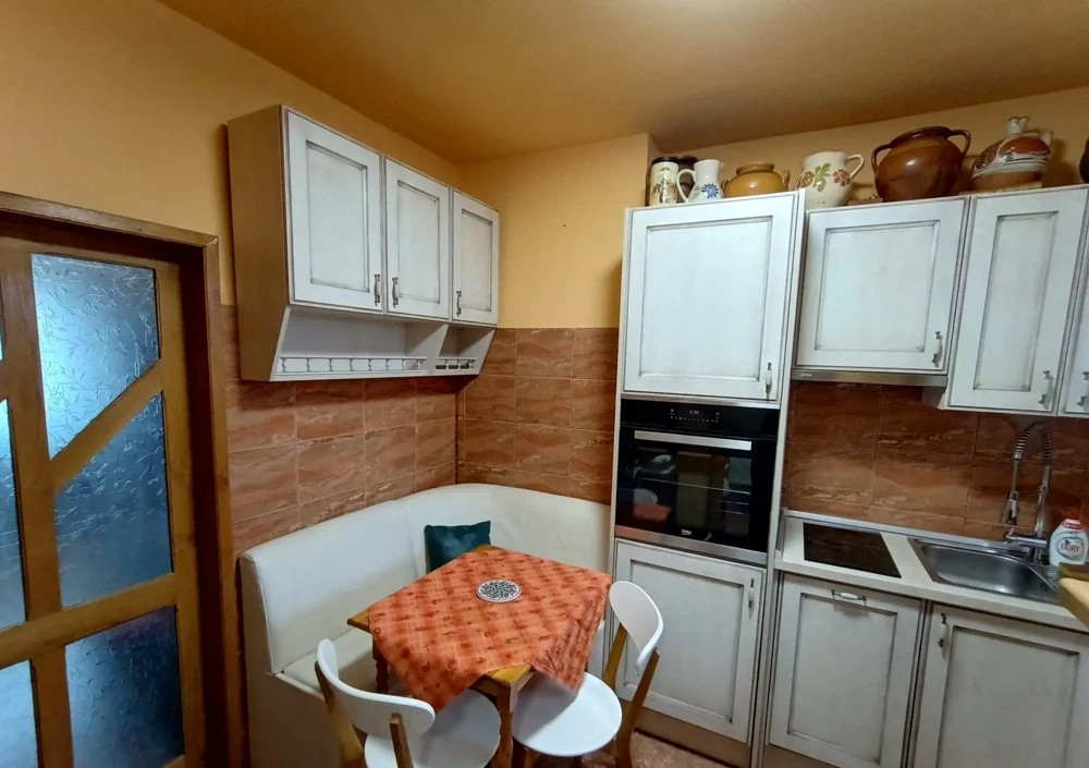 2 camere ,decomandat, 48 mp,  terasa, Semicentral , Str Horea