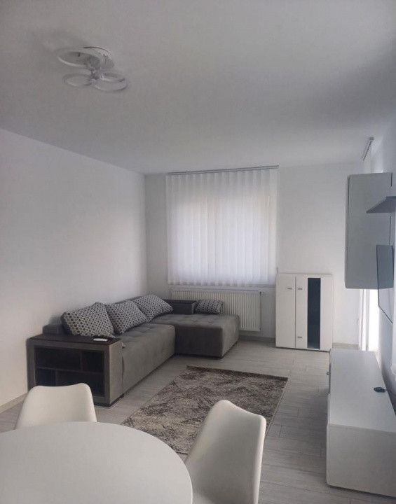 2 camere , decomandat , 52 mp, 1 parcare , terasa , str.Calea Baciului