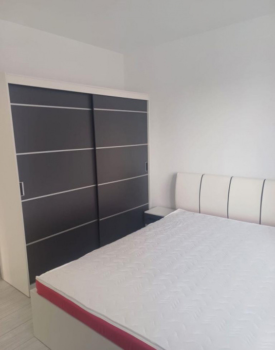 2 camere , decomandat , 52 mp, 1 parcare , terasa , str.Calea Baciului