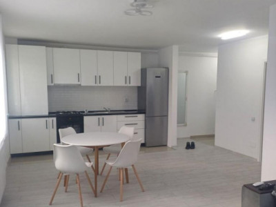 2 camere , decomandat , 52 mp, parcare , terasa , str.Calea Baciului