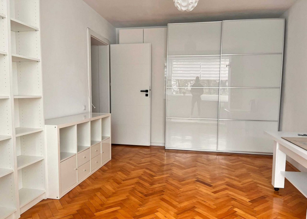 3 camere , decomandat ,  68 mp, lux , parcare , Plopilor Vechi 