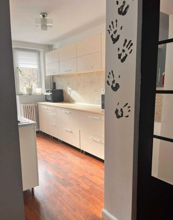 3 camere , decomandat ,  68 mp, lux , parcare , Plopilor Vechi 