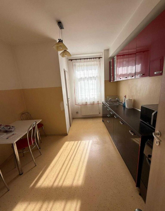 2 camere ,decomandat, 65 mp, balcon, zona Centru