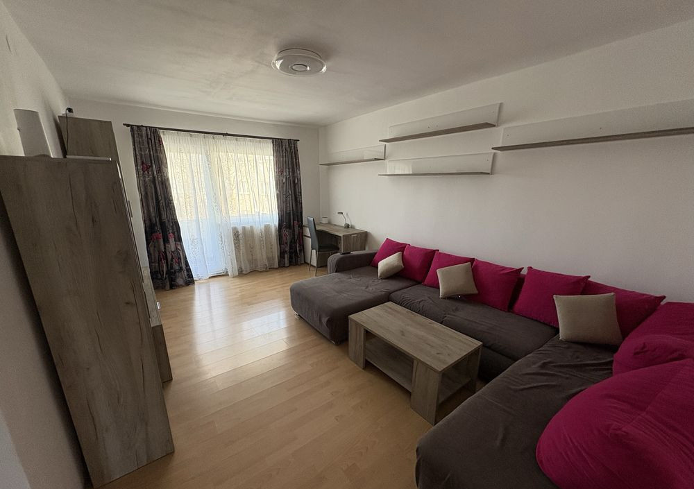 4 camere ,decomandat, 80 mp, 2 balcoane, parcare, zona str.Plopilor