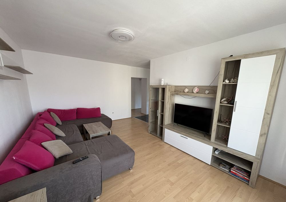 4 camere ,decomandat, 80 mp, 2 balcoane, parcare, zona str.Plopilor