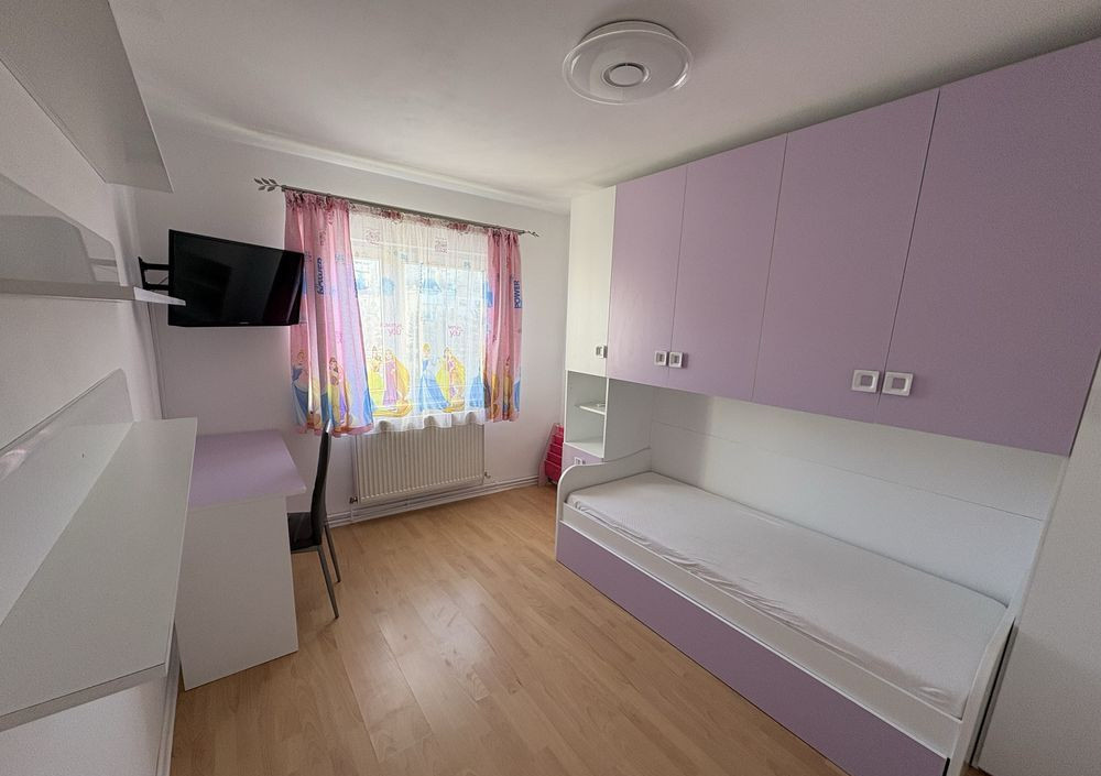 4 camere ,decomandat, 80 mp, 2 balcoane, parcare, zona str.Plopilor