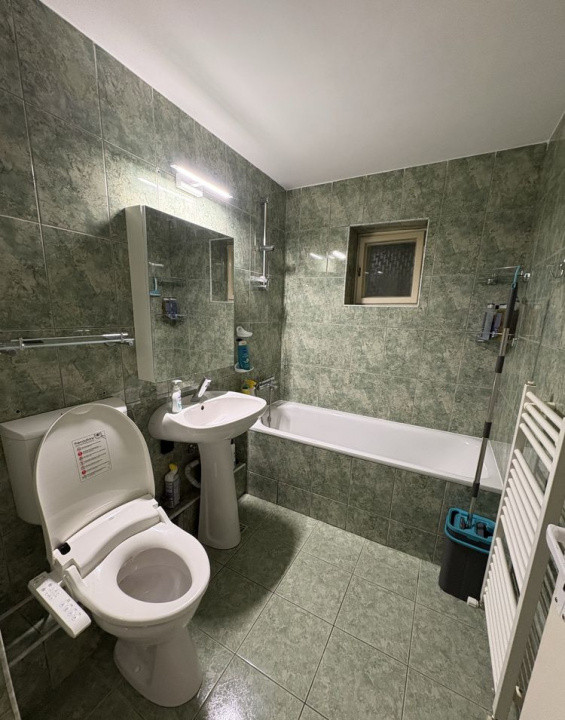 4 camere ,decomandat, 80 mp, 2 balcoane, parcare, zona str.Plopilor