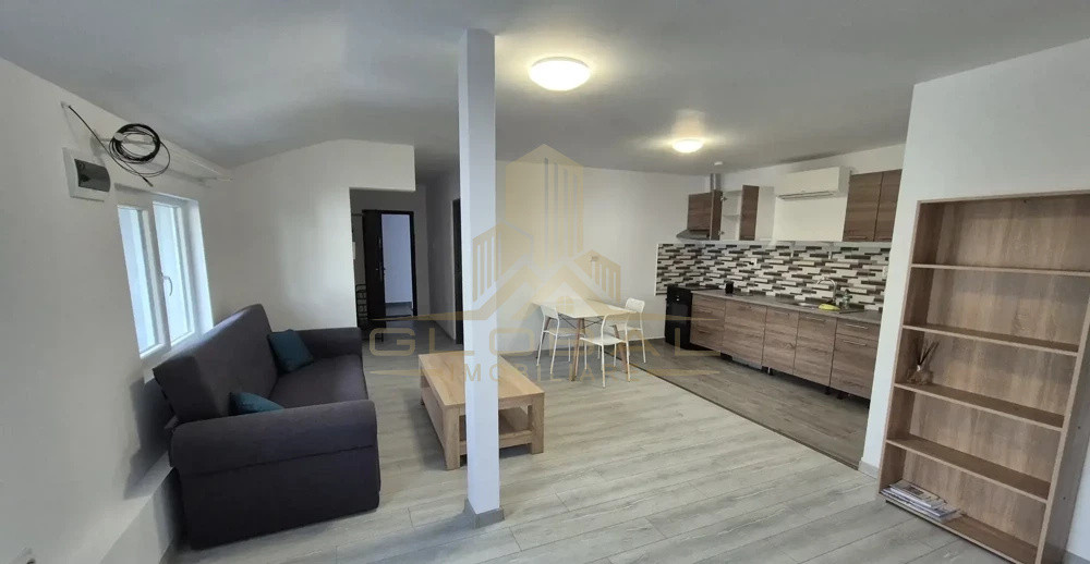 3 camere ,decomandat, 65 mp , parcare, terasa ,  Gheorgheni.