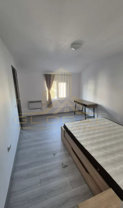 3 camere ,decomandat, 65 mp , parcare, terasa ,  Gheorgheni.