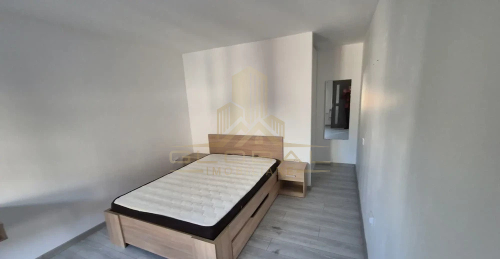 3 camere ,decomandat, 65 mp , parcare, terasa ,  Gheorgheni.