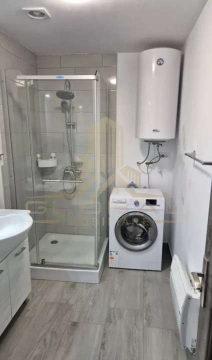 3 camere ,decomandat, 65 mp , parcare, terasa ,  Gheorgheni.