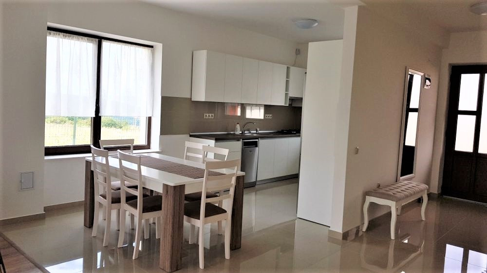 Vila 4 camere 3 incaperi LUX 200 mp 230 mp curtezona Europa Eugen Ionescu