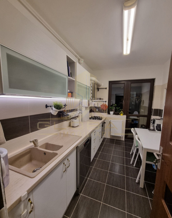 3 camere ,decomandat, 74 mp,  terasa, Dorobantilor, Marasti