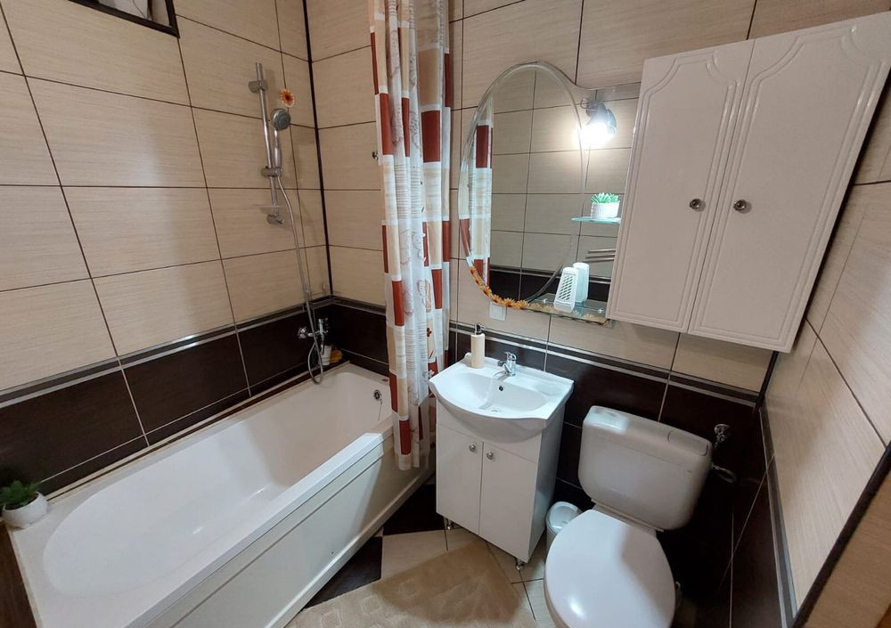 2 camere ,decomandat, 53 mp, parcare, Str. Rodnei , Marasti