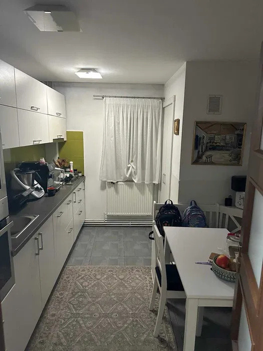 3 camere ,decomandat, 70 mp, balcon, parcare, zona Umf Zorilor