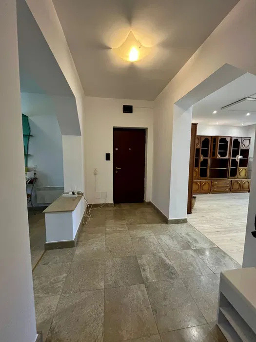 3 camere ,decomandat, 108 mp, balcon,, zona str.Plopilor, Plopilor