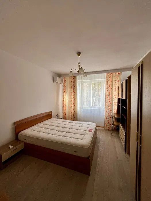 3 camere ,decomandat, 108 mp, balcon,, zona str.Plopilor, Plopilor