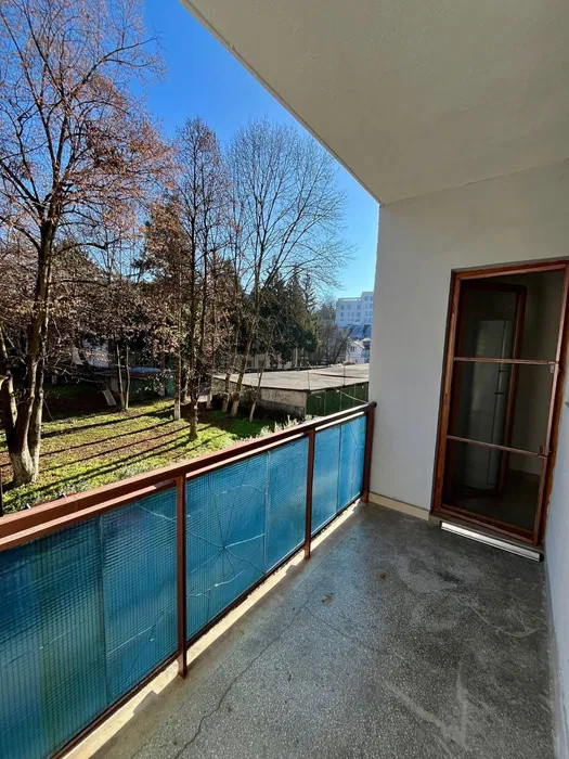 3 camere ,decomandat, 108 mp, balcon,, zona str.Plopilor, Plopilor