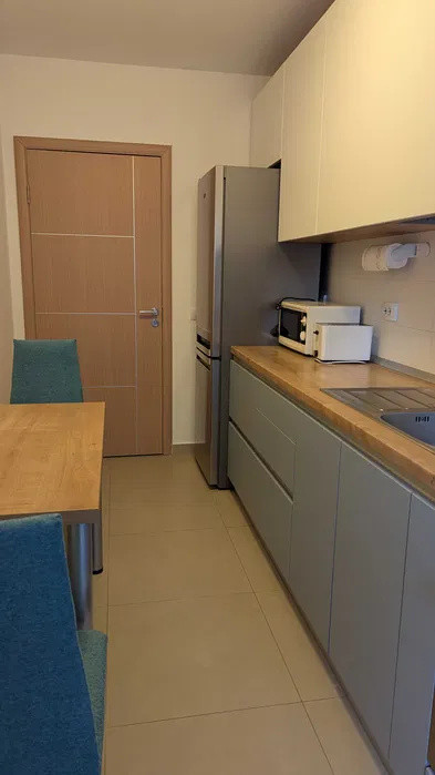 2, camere , decomandat ,53 mp , parcare , terasa  zona Iris .