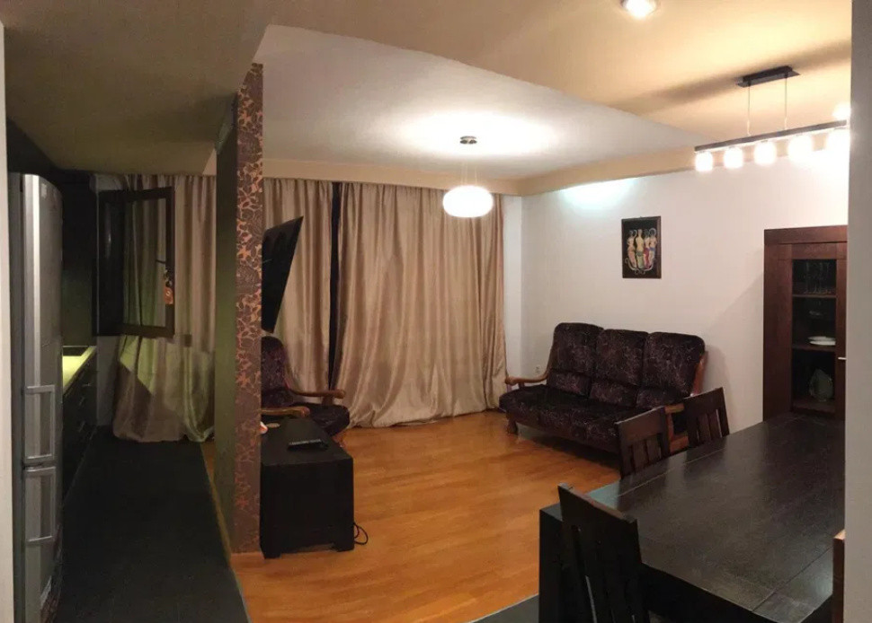 3 camere ,decomandat, 80 mp,  terasa, parcare, zona  Andrei Muresanu