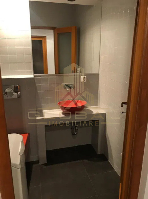 3 camere ,decomandat, 80 mp,  terasa, parcare, zona  Andrei Muresanu