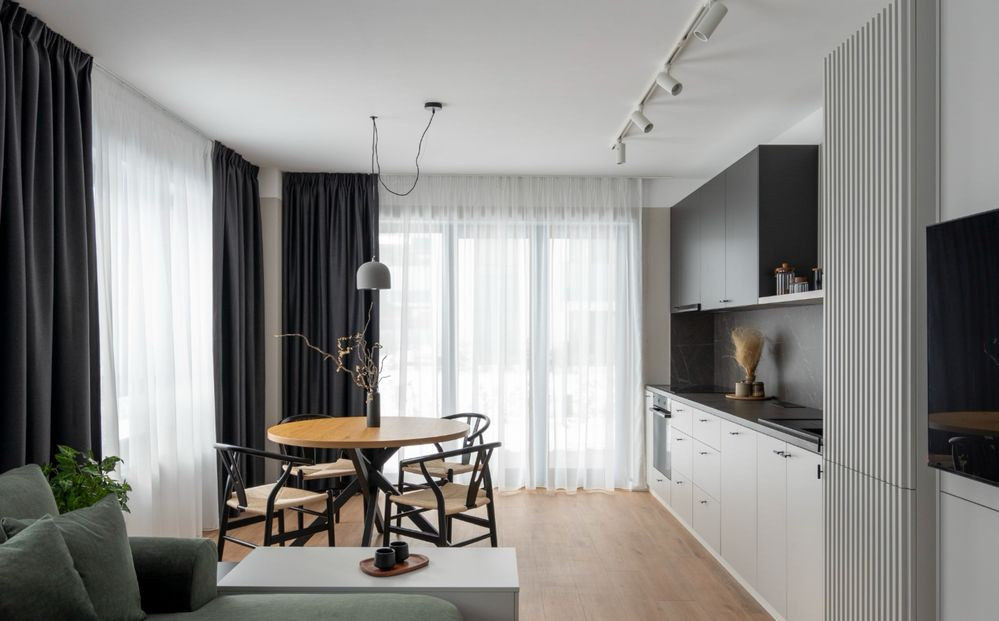 2 camere ,Lux , Ultrafinisat, 75 mp curte, 2 parcari  Marasti