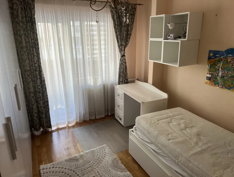 4 camere ,decomandat, 85 mp, 2 balcoane, zona str.Buftea, Marasti