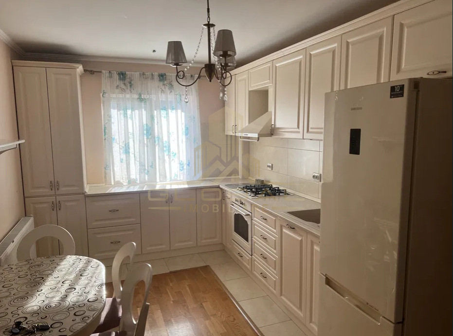 4 camere ,decomandat, 85 mp, 2 balcoane, zona str.Buftea, Marasti