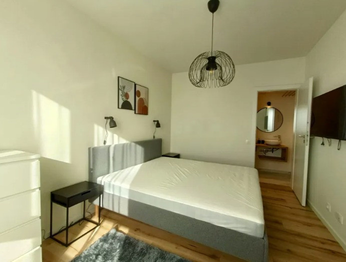 3 camere 77 mp LUX parcare 2 bai zona Park Lake Intre Lacuri