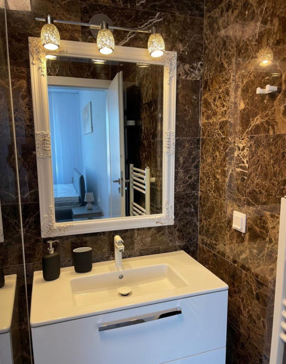 3 camere ,LUX, 72 mp, parcare, terasa,str. Galați , Iulius Mall