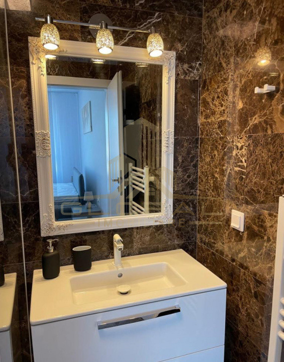 3 camere ,LUX, 72 mp, parcare, terasa,str. Galați , Iulius Mall