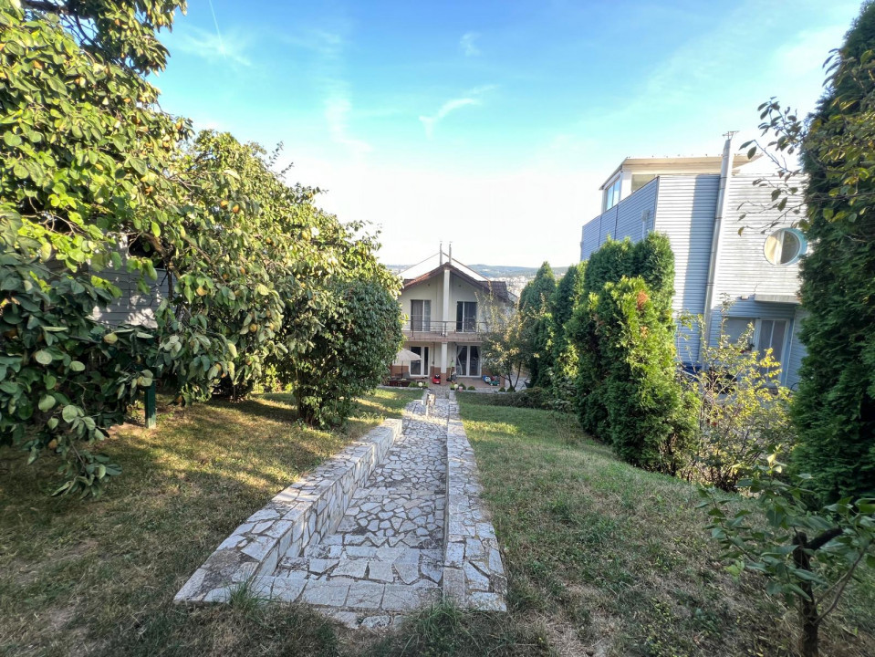Vila de LUX,  4 camere , 140 mp, curte, foisor, garaj , terasa , Grigorescu 