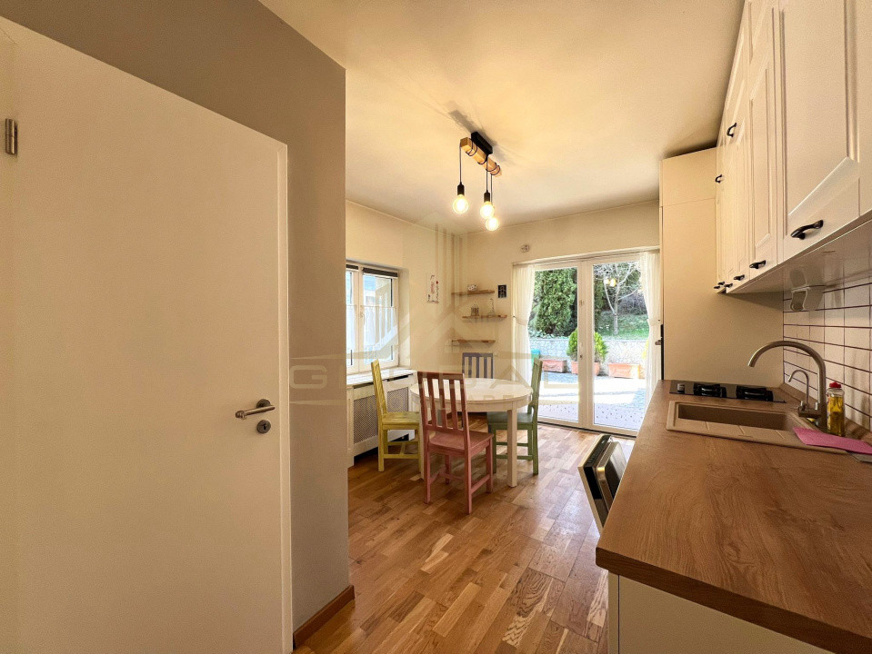 Vila de LUX,  4 camere , 140 mp, curte, garaj, terasa , Grigorescu 