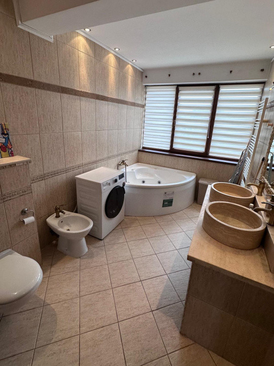 3 camere ,80 mp,  terasa, zona str.Artelor, Gheorgheni