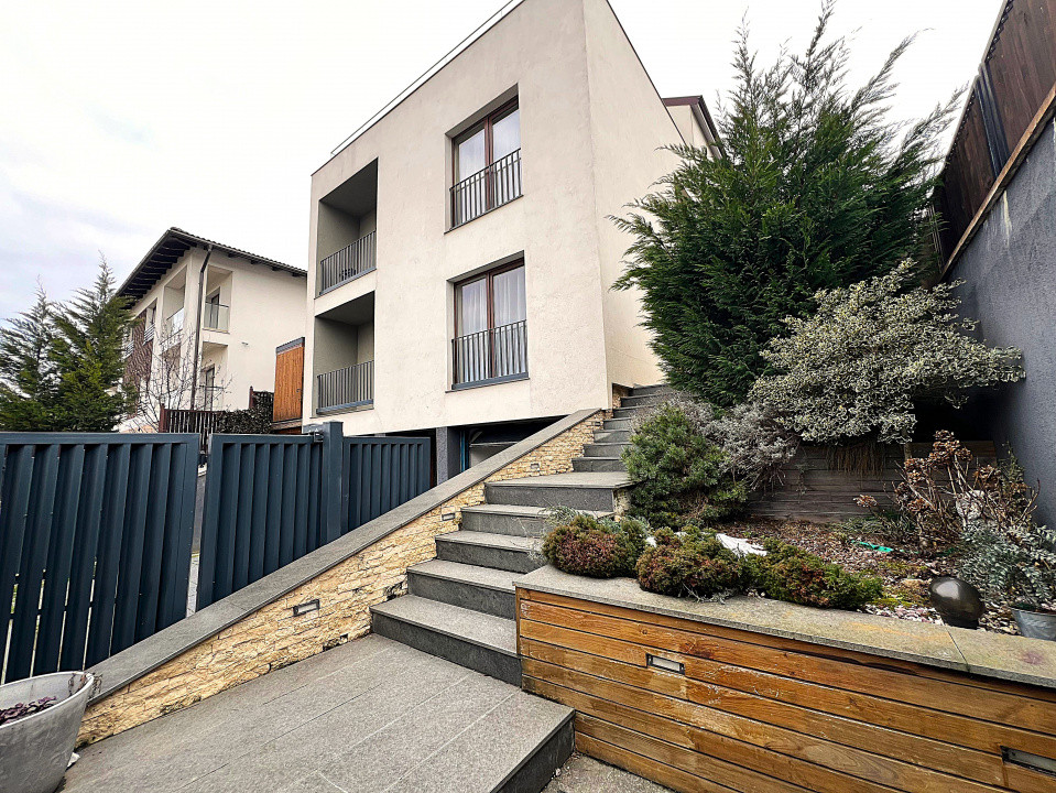 Apartament exclusivist, 92 mp, 2 niveluri, Curte 300mp , Piscină Gruia