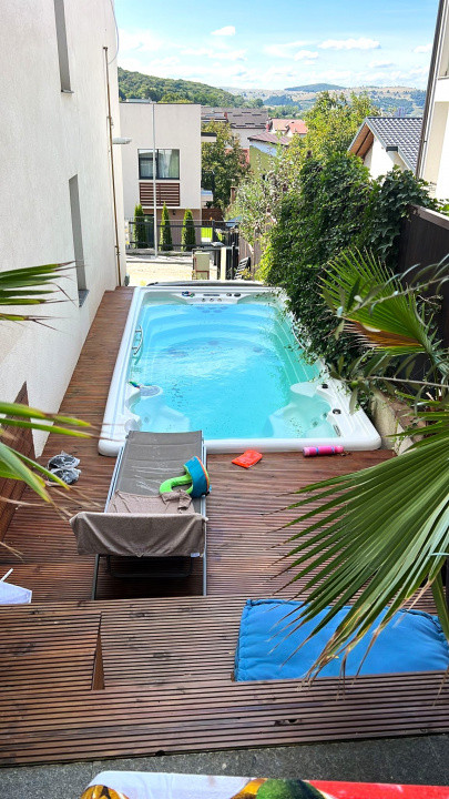 Apartament exclusivist, 92 mp, 2 niveluri, Curte 300mp , Piscină Gruia