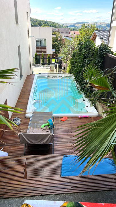 Apartament exclusivist, 92 mp, 2 niveluri, Curte 300mp , Piscină Gruia