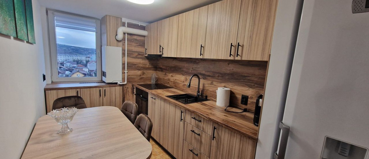 3 camere ,decomandat, 60 mp,  pe 2 nivele, zona Iris