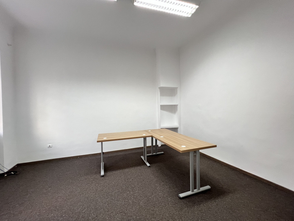 2 camere, Finisat, Curte str.Iuliu Maniu, Centru