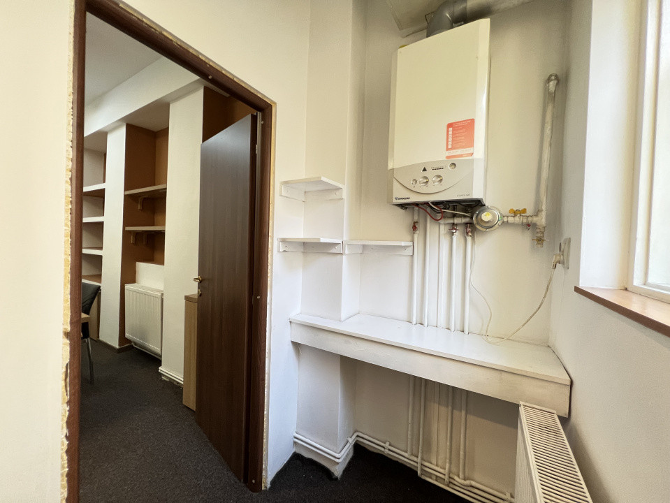 2 camere, Finisat, Curte str.Iuliu Maniu, Centru