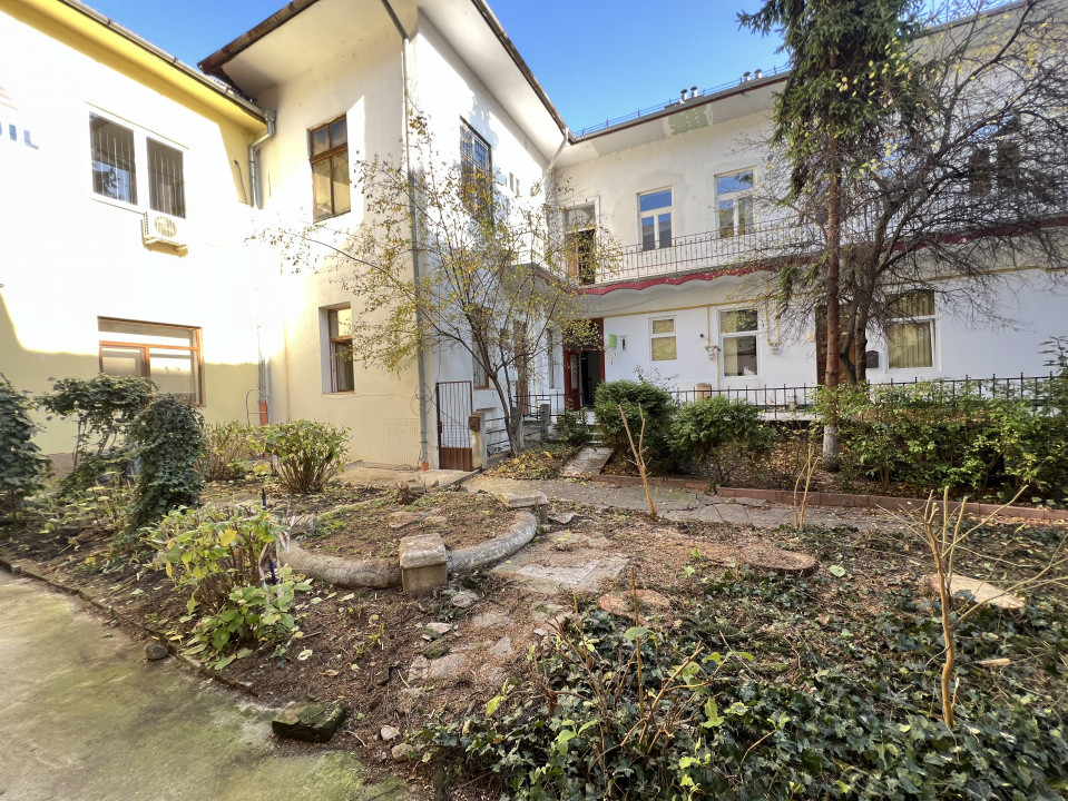 2 camere, Finisat, Curte str.Iuliu Maniu, Centru