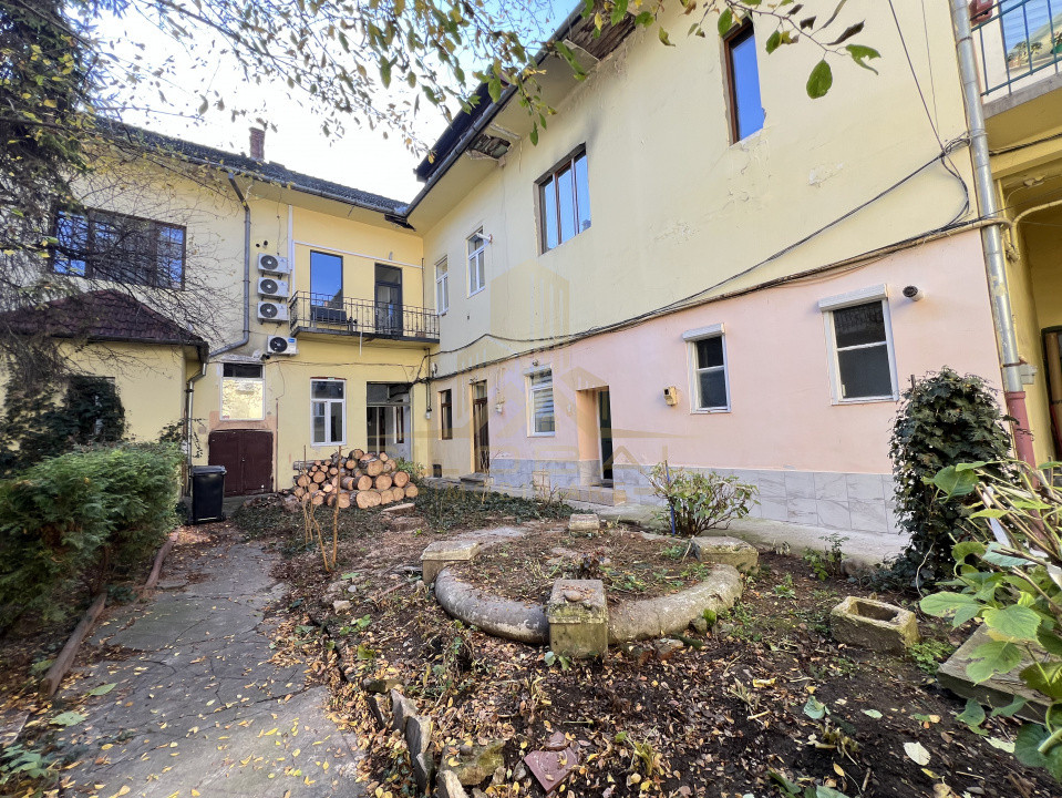 2 camere, Finisat, Curte str.Iuliu Maniu, Centru