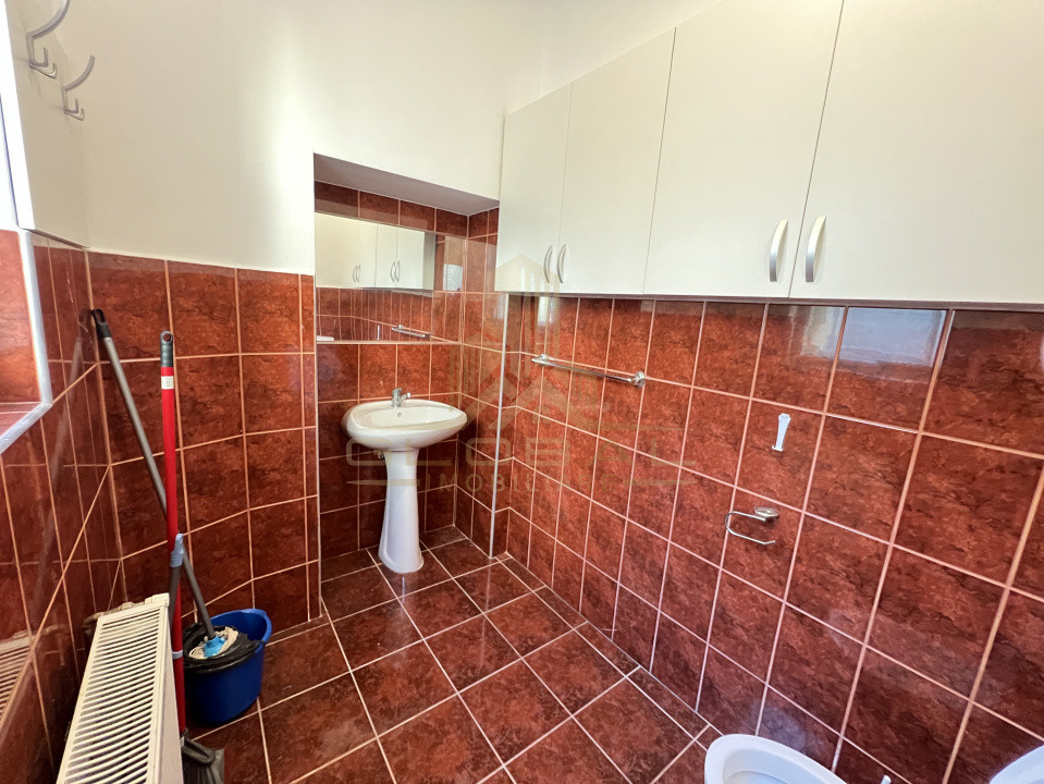 2 camere, Finisat, Curte str.Iuliu Maniu, Centru