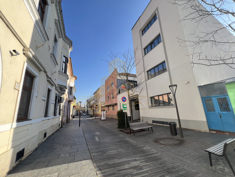 2 camere, Finisat, Curte str.Iuliu Maniu, Centru