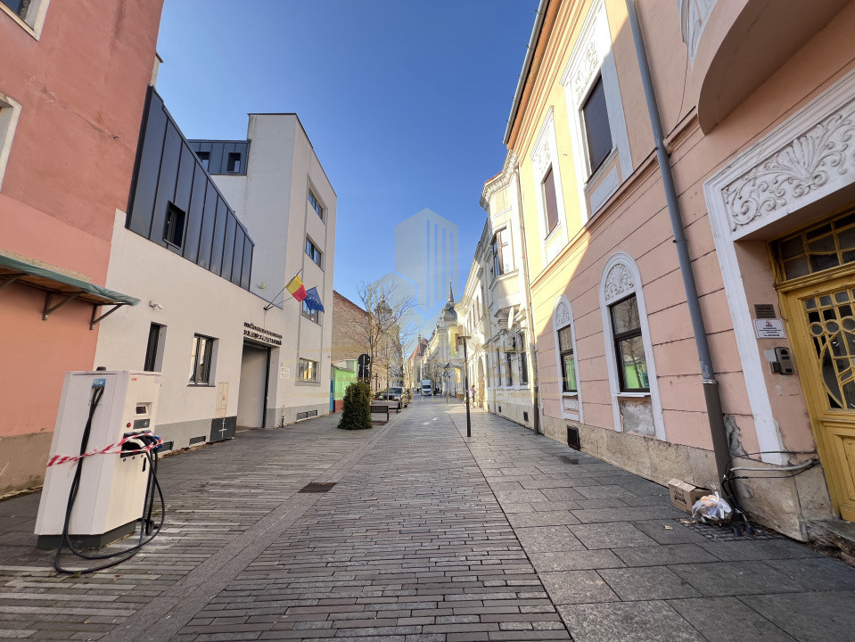 2 camere, Finisat, Curte str.Iuliu Maniu, Centru