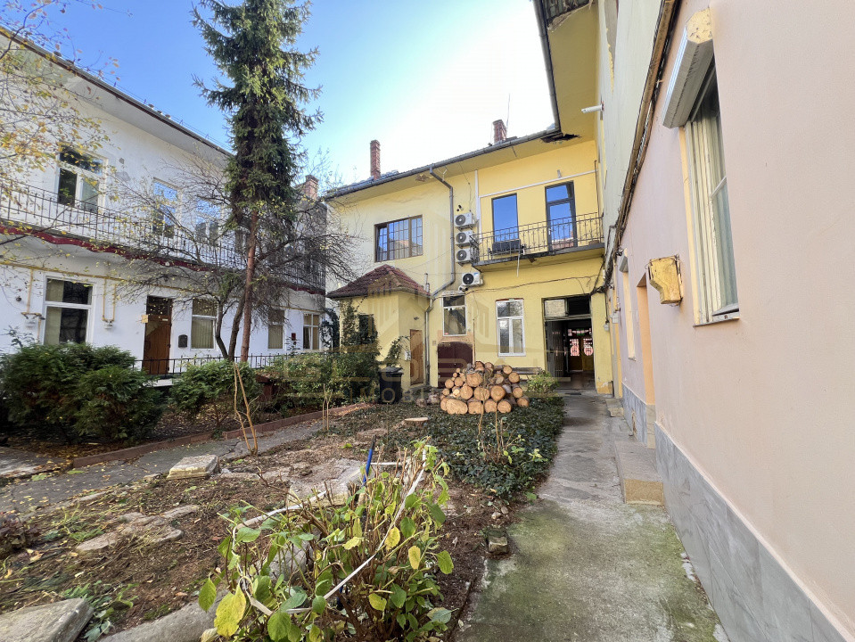 2 camere, Finisat, Curte str.Iuliu Maniu, Centru