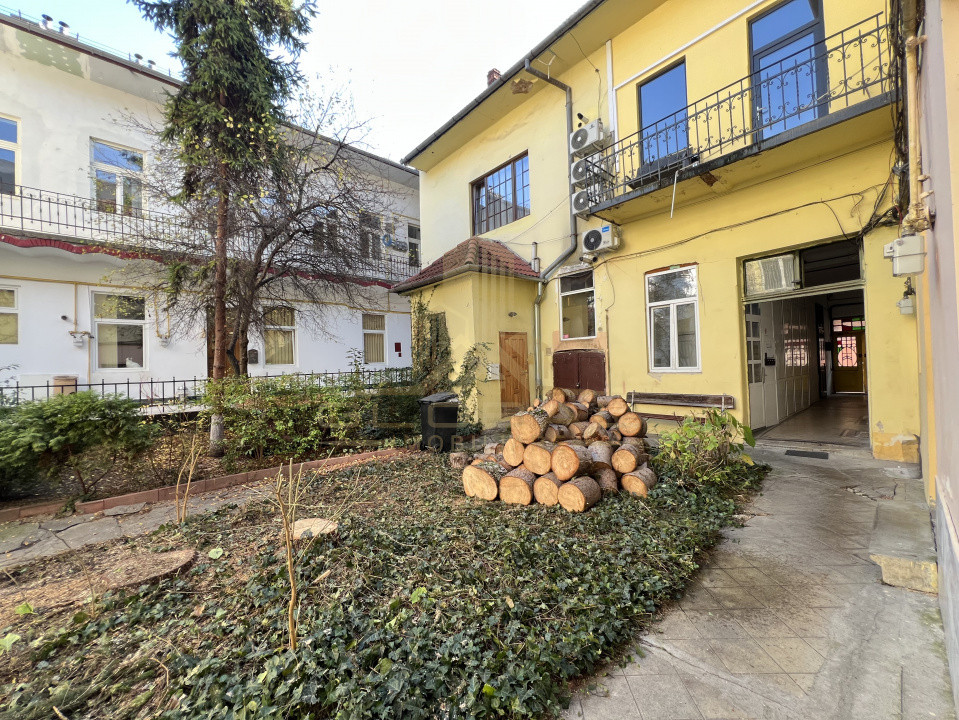 2 camere, Finisat, Curte str.Iuliu Maniu, Centru