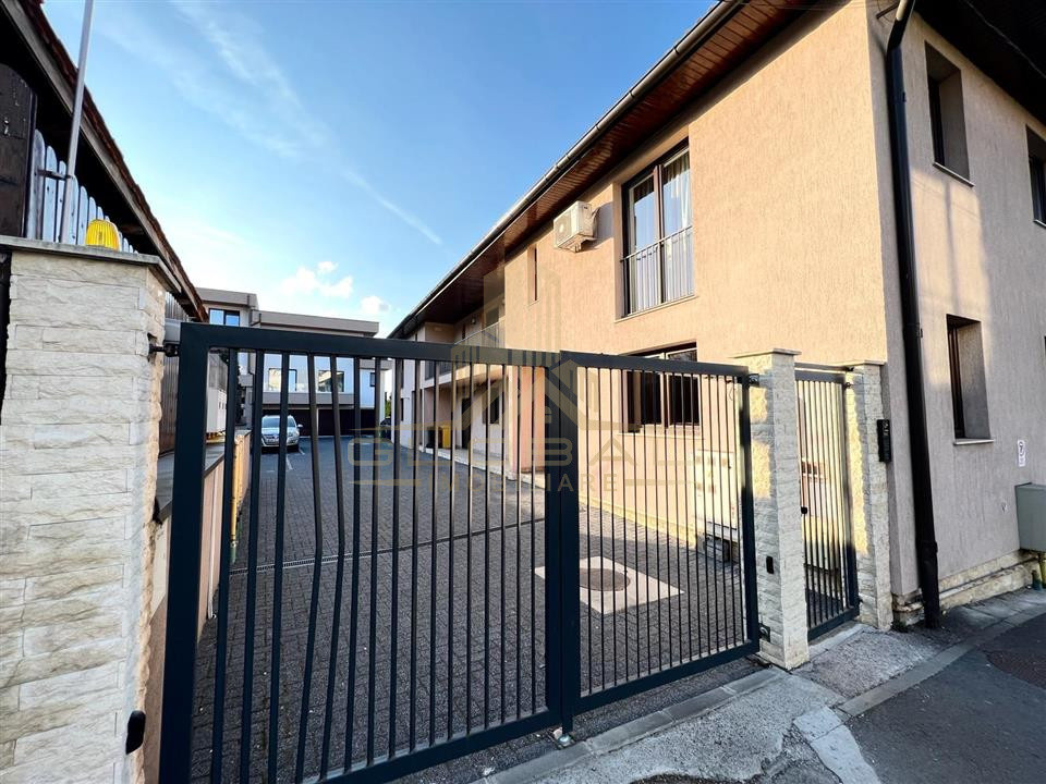 3 camere 2 NiveleTotul Nou Parcarezona Centrala str Gheorghe MarimescuUMF