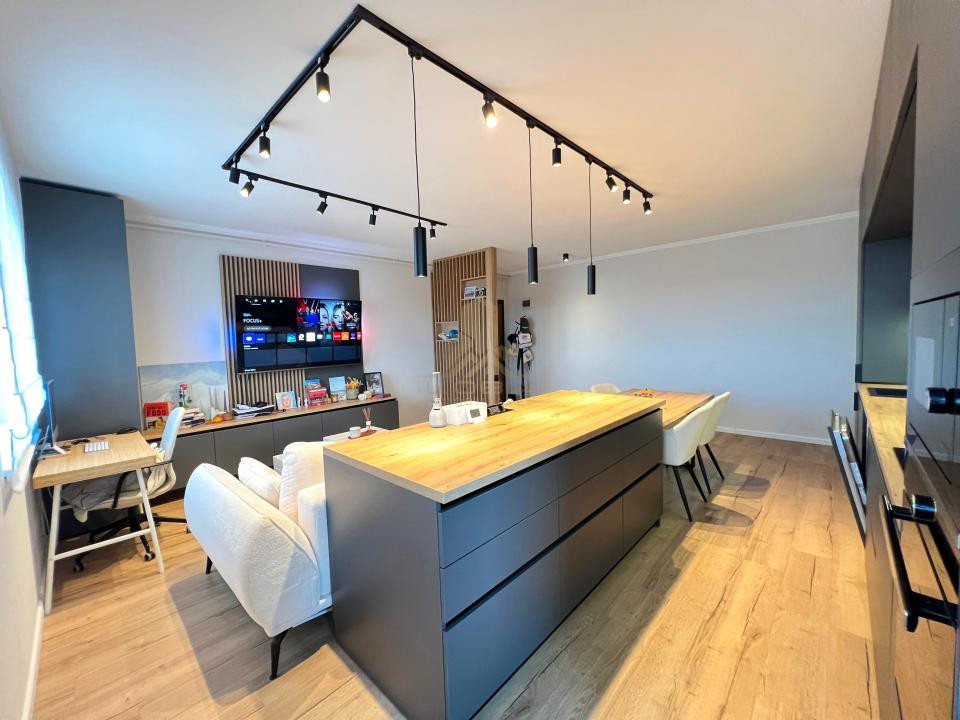 2 camere , LUX, Totul Nou, 58.5 mp, parcare, str.Somesului Floresti